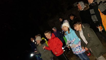 Beim Adventsweekend durften die Jugendlichen Schneespiele, Lagerfeuer, gemeinsames Kochen, übernachten im Waldhaus und vieles mehr erleben